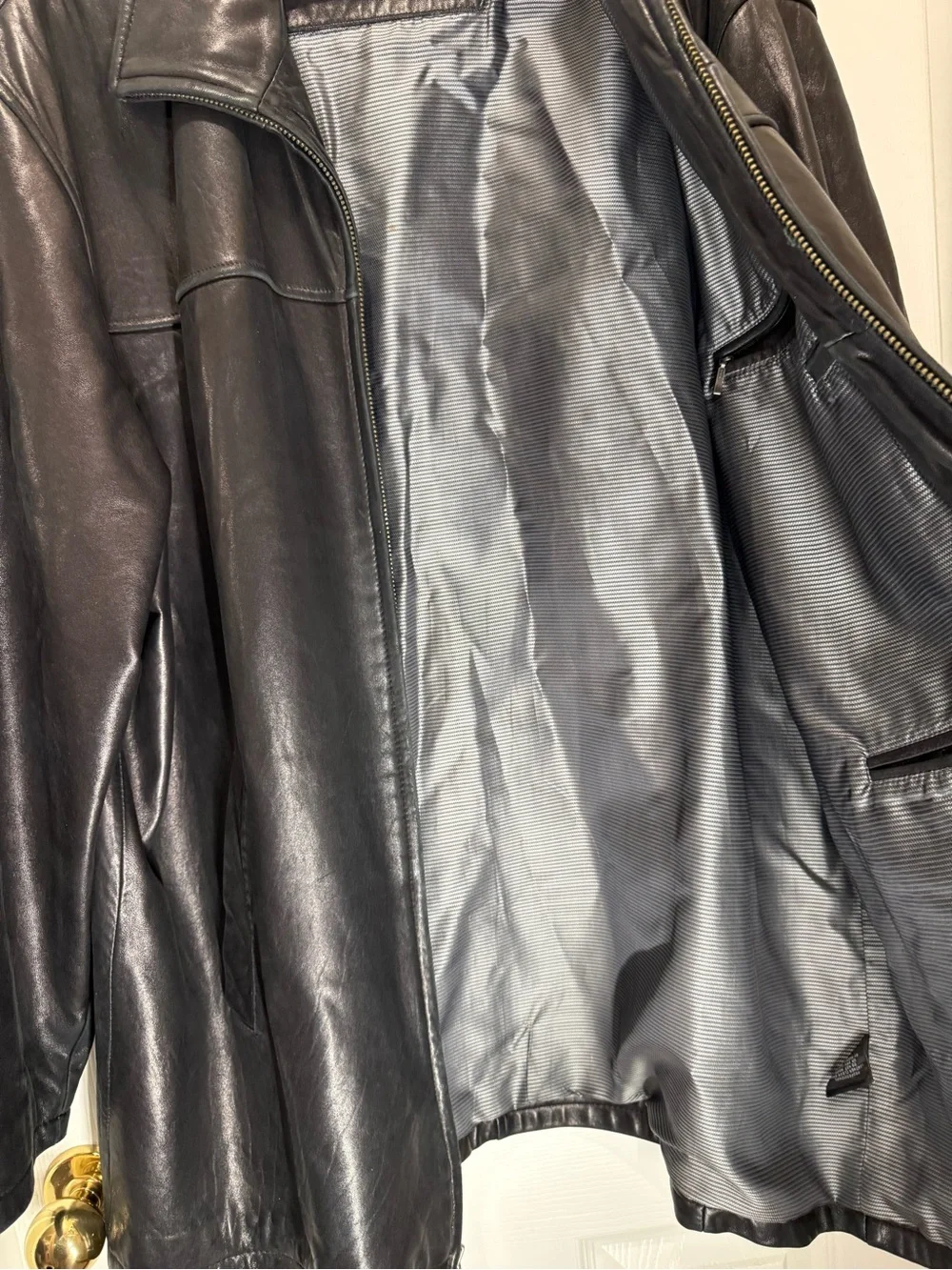 Roundtree & Yorke Men's Black Leather Zip Front Bomber Jacket